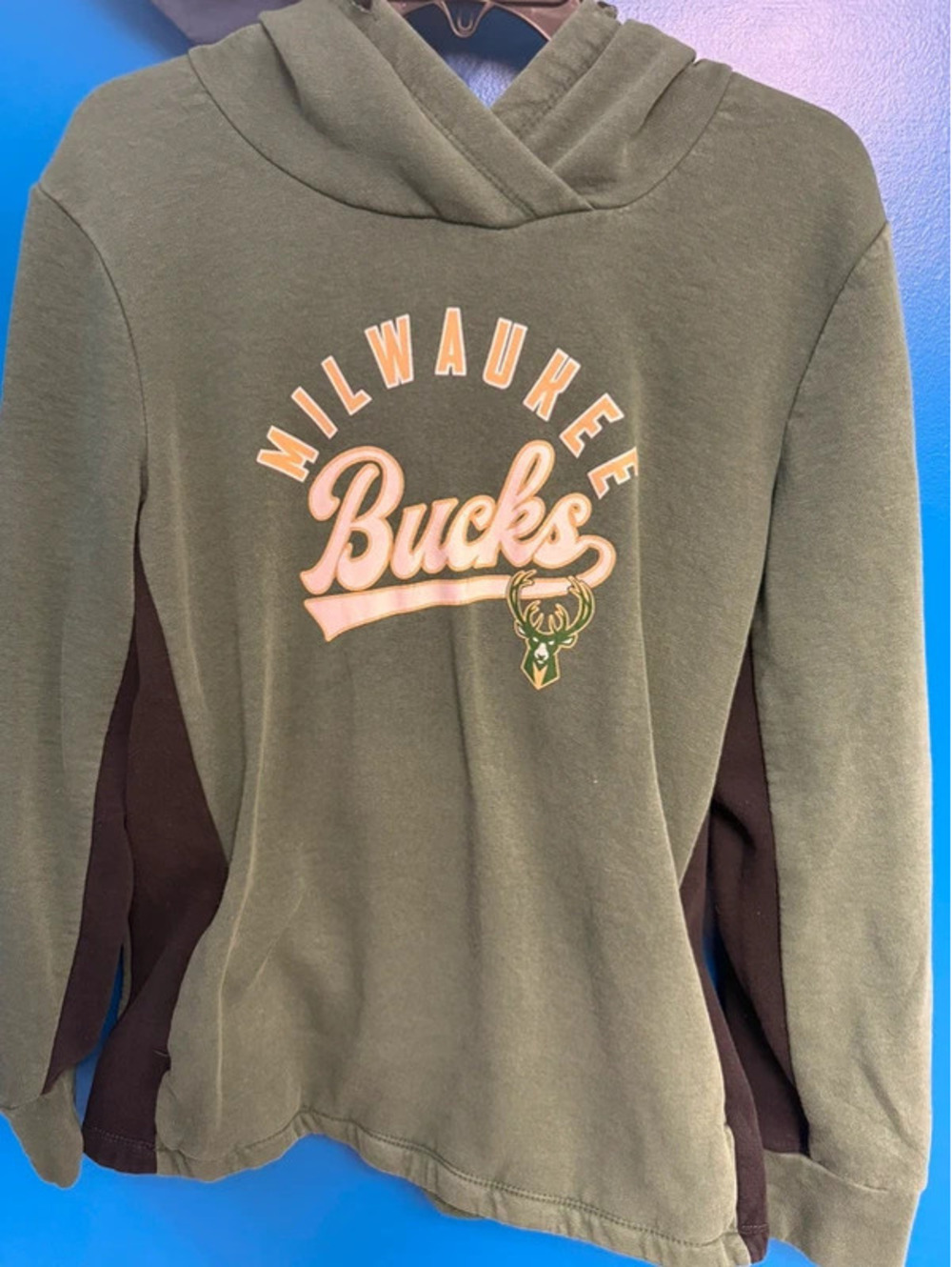 Fanatics Milwaukee Bucks Women's Pullover Hoodie